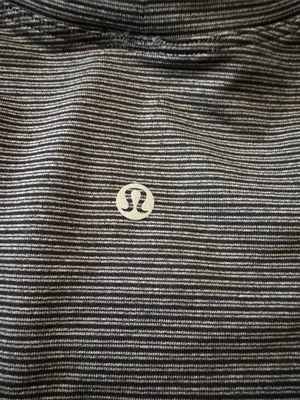 Lulu lemon 🍋 Striped Gray swiftly T-Shirt with 'ENERGY CREATES ENERGY' Hem thumbnail 4