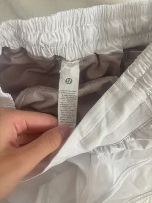 Lululemon Hotty Hot 2.5" Shorts Low-Rise thumbnail 2