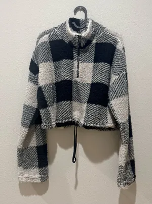 Altar’d State Black / Grey Sherpa Quarter Zip Crop Pullover Size L thumbnail 1