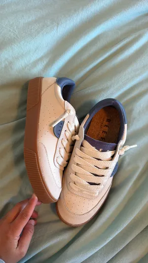 Reef Shoes Size 6 thumbnail 3