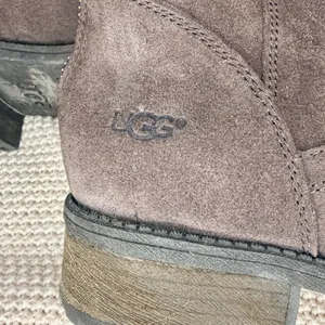 UGG Australia Women's "Seldon" Tall Chestnut Brown Suede Zipper Boots Sz 8.5 EUC thumbnail 3