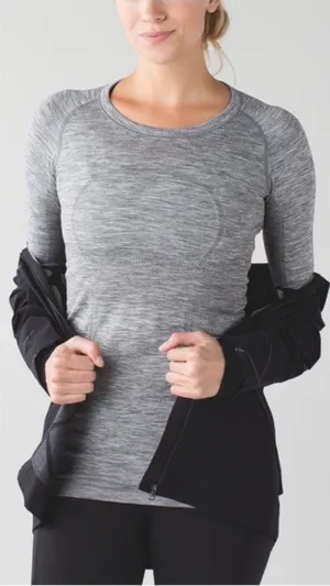Lululemon Swiftly Tech Shirt Women Sz 4 Long Sleeve Gray Top Run Yoga Workout thumbnail 1