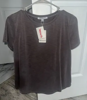 Green Envelope Women's Short Sleeve Crewneck Top thumbnail 1