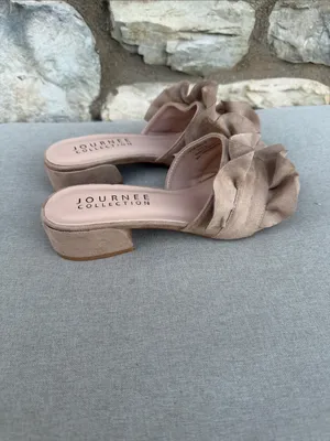 Journee Collection Taupe Ruffle sandals size 6 NEW thumbnail 2