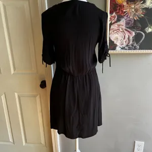 H&M Size 4 Black Blouse Dress Half Sleeve Mid Length V Neck Casual Button Down thumbnail 4