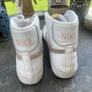 Women’s Nike Blazers ‘77 White and Pink High-Top Sneakers Vintage Classic Sz9 thumbnail 6
