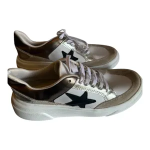 Pink Lily Cleo Pewter and Black Star Fashion Platform Sneakers 9 thumbnail 2