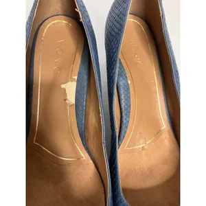 Vionic Mia Pumps Women 9.5 Blue Fair Snakeskin Embossed Leather Kitten Heel thumbnail 3