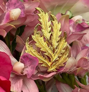 Unsigned Gold Leaf Brooch Pin thumbnail 4