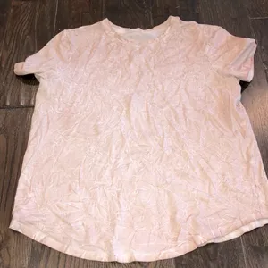 Lululemon athletic top size medium thumbnail 1