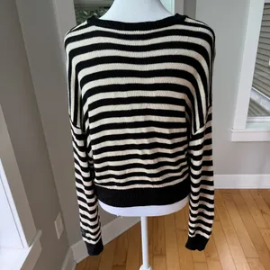PINK Victoria’s Secret Black Ivory Striped Cropped Crewneck Sweater Sz Medium thumbnail 4
