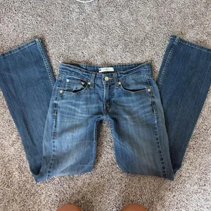 Levi’s 518 Superlow Rise flare jeans in a waist size 27 thumbnail 4