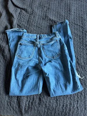 Abercrombie High-Rise Jeans Ultra Straight thumbnail 2
