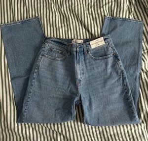 Abercrombie Vintage High-Rise Jeans thumbnail 1