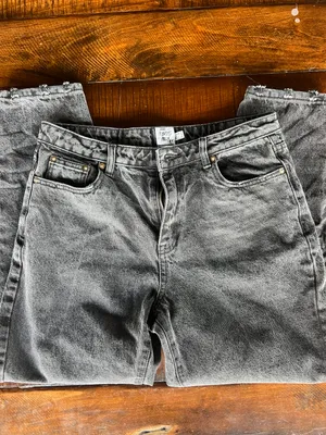 Black Straight-Leg Jeans thumbnail 1
