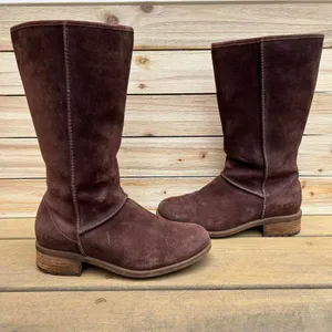 Y2K Brown Suede Leather Mid-Calf UGG Boots w/ Slight Heel and Lined Interior thumbnail 2
