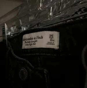 Abercrombie 90’s Straight Ultra High Rise Jeans thumbnail 5