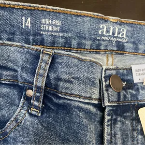 A.N.A. High Rise Straight Leg Jeans in Medium Bloom Size 14 NWT thumbnail 10