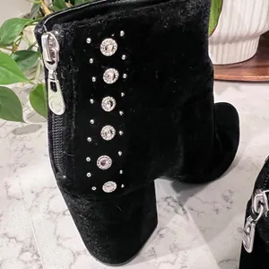 G by GUESS Womens Black Velvet Rhinestone Studded Block Heel Ankle Boots 7.5M thumbnail 12