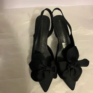 Fashion (38) Black Satin Sling Back With Flower On Top Nwot thumbnail 3