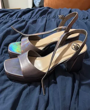 Holographic Heels A New Day thumbnail 1