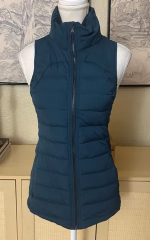 LULULEMON Fluffed Up Down Vest Size‎ 4 In Alberta Lake Teal thumbnail 1