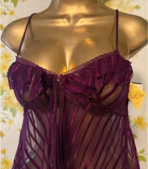 Sexy see through burgundy top size 32 thumbnail 2