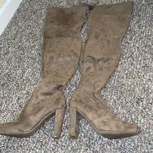 Womens Charlotte Russe Over The Knee Brown Heeled Boots thumbnail 3