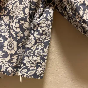 Anthropologie O.P.T Blue & White Floral Puff Sleeve Cropped Top Size Large NEW thumbnail 4