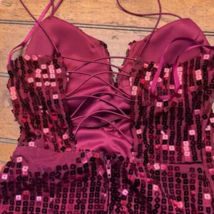 City Triangles Burgundy Sequin Lace Up Back Bodycon‎ Mini Dress Womens Size 0 thumbnail 5