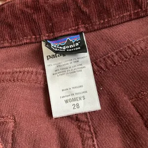 Patagonia Women’s Maroon Corduroy Pants size 28 thumbnail 9