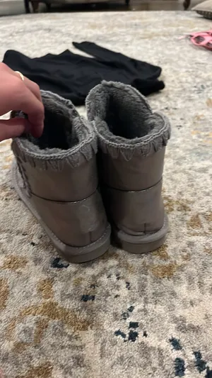 fur boots size 7 women’s Gray thumbnail 5