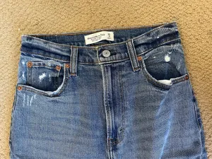 Abercrombie Ankle Straight Ultra High-Rise Jeans thumbnail 3