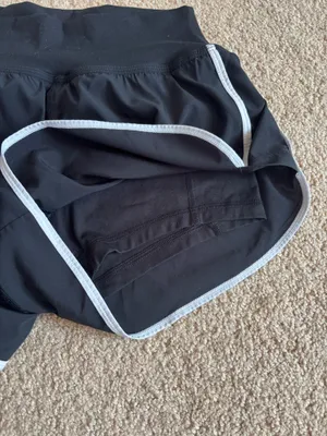 Black and white Hollister shorts thumbnail 3