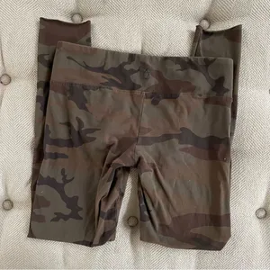 Aritzia TNA Camouflage Leggings 25.5” Inseam S thumbnail 6