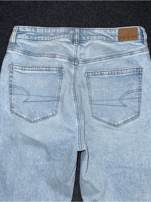 NWOT American Eagle Strigid Mom Jeans High Rise Light Wash Denim Sz 6 (28x29) thumbnail 4