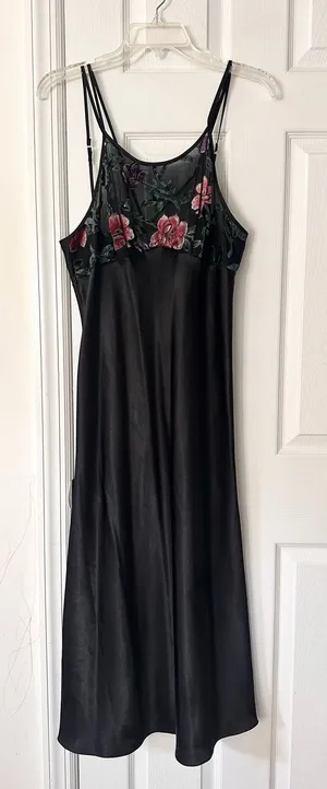 Vintage Y2K Secret Treasures Black Satin Floral Velvet Halter Slip Dress Neglige thumbnail 1