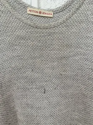 Boutique Open Back Sweater Size M thumbnail 3