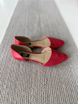 Jones New York Red Perforated Leather Pointed Toe Flats Size 6 thumbnail 5
