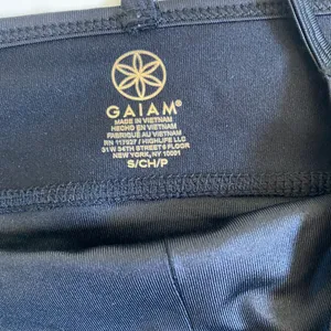 Gaiam Womens Black‎ Longline Mesh V-Neck T-Back Sports Bra WD0018EM Size Small thumbnail 3