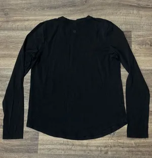 Lululemon Black Long Sleeve Shirt Women’s 4 thumbnail 1