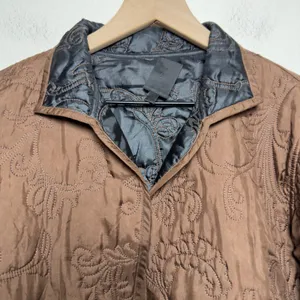 Due Per Due Women 100% SILK Chore Jacket L Brown Reversible Quilted‎ Embroidered thumbnail 5