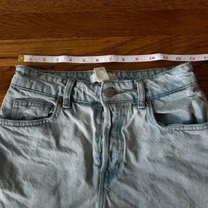 H&M High Waisted Shorts thumbnail 4
