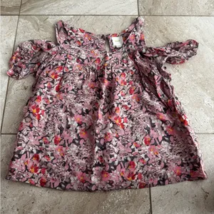 MAEVE Anthropologie Womens TOP Short Cold Shoulder Sleeve PINK Gray Size M thumbnail 2