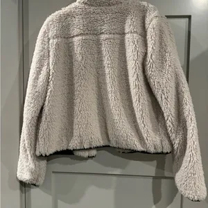 Thread and Supply trendy Teddy Jacket! So cozy and tastefully cute! Size Small! thumbnail 3