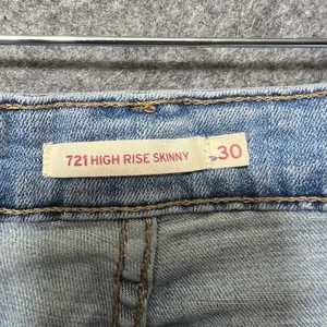 Levis 721 High Rise Skinny Jeans Distressed Ripped Light Wash Size‎ 30 Raw Hem thumbnail 8