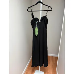 NEW Farm Rio Women’s Black Flowered Bust Midi Dress size XS thumbnail 8