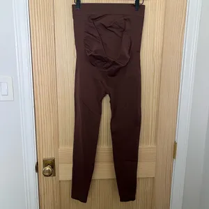 BLANQI-Everyday Maternity Belly Support Leggings Maroon Size L thumbnail 2
