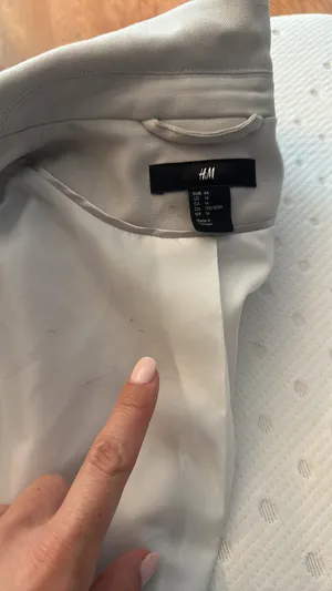 H&M Women’s Blazer thumbnail 3