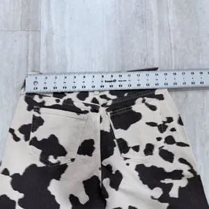 Abercrombie & Fitch The Baggy Low Rise Cow Print Jeans Black White 26 Short thumbnail 8